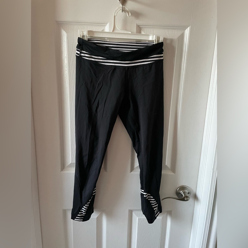 Lululemon Capri Legging Black Striped design size 4 small S